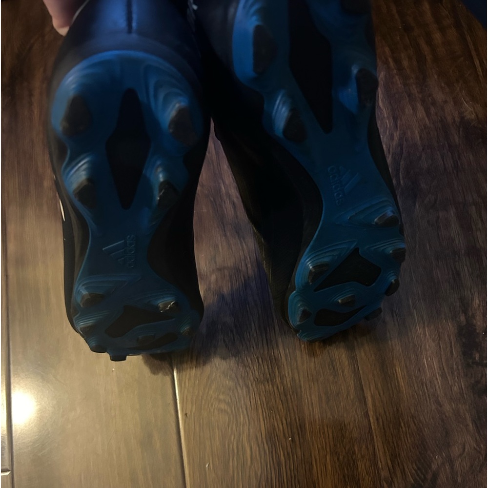 Men’s used great condition soccer shoes